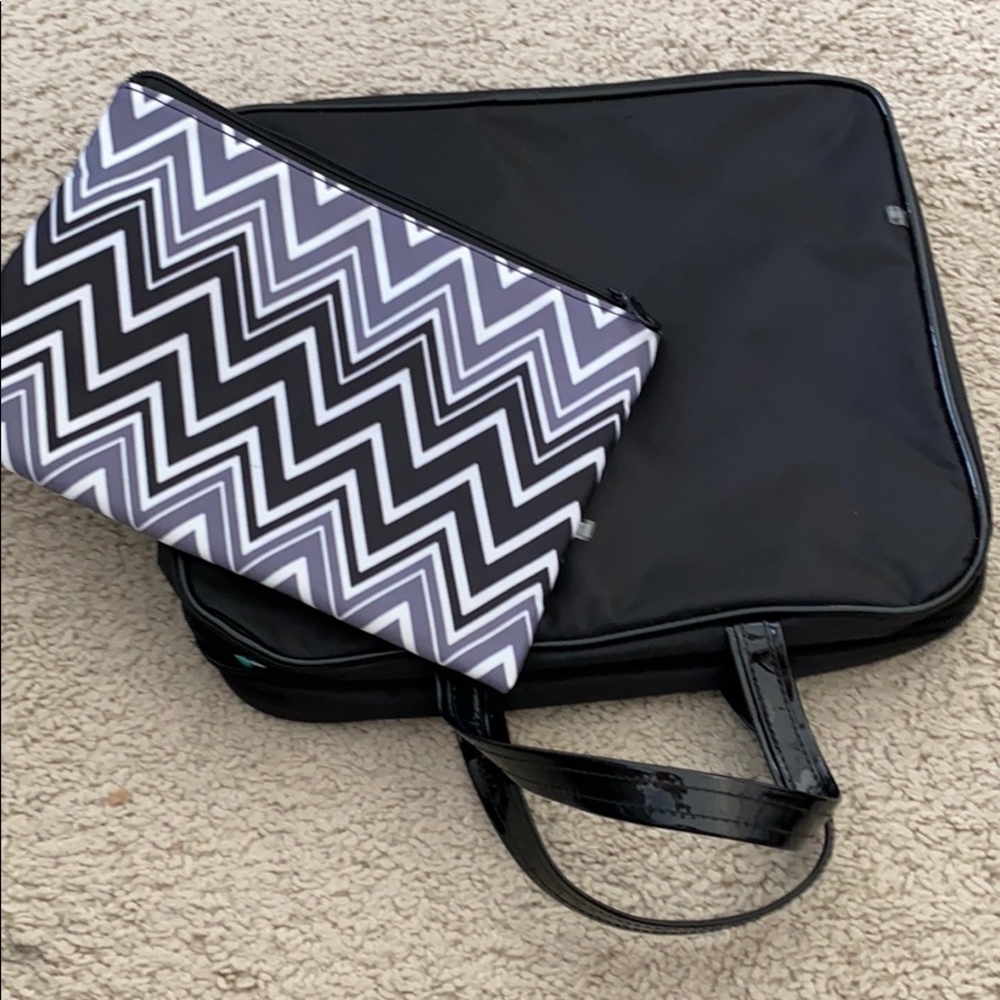 Toiletry bag - Picture 7 of 7